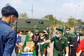 Vietnamese Cambodians receive relief aid amidst COVID-19