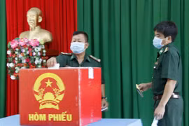 Early voting held in island, mountainous areas of Ca Mau, Quang Binh