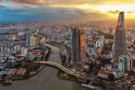 French official interested in Vietnam’s choices for development