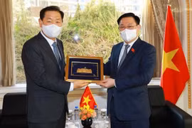 Top legislator receives leaders of RoK groups in Seoul