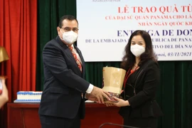 Panamanian Embassy offers aid for disadvantaged children in Hanoi