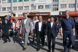 Czech PM meets with representatives of Vietnamese community 
