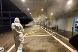 Three COVID-19 cases on flight from Vietnam to Hong Kong infected by Delta variant, not Omicron