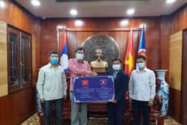 Lao province supports Vietnam to fight COVID-19