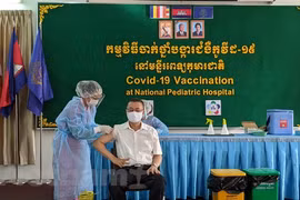 Foreign diplomats in Cambodia get COVID-19 vaccine shots
