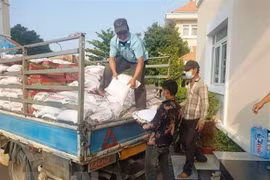 HCM City supports OVs, Cambodian and Lao people affected by COVID-19 