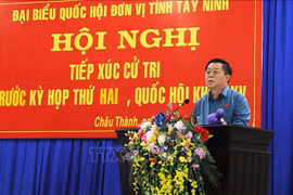 Party official meets voters in Tay Ninh 
