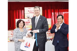 US non-profit organisation thanks Vietjet Air for face masks
