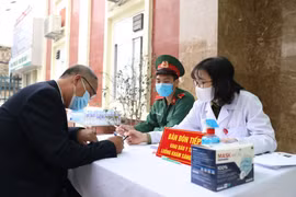  First 35 volunteers receive injections of home-grown COVID-19 vaccine in second-stage trial
