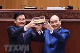 Leaders extend congratulations to Laos on 46th National Day
