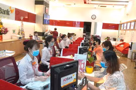 Reference exchange rate down 12 VND at week’s beginning 