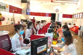 Reference exchange rate down 12 VND at week’s beginning 