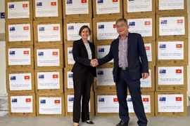 Vietnam presents Timor-Leste with face masks to support COVID-19 fight 