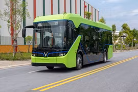 First VinGroup smart e-buses hit the streets