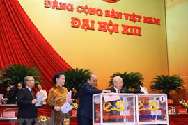 Lao leaders extend congratulations to Party General Secretary on re-election