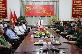 Front leader pays pre-Tet visit to Military Zone 9 High Command