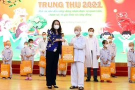 Vice President visits child patients ahead of Mid-Autumn Festival 