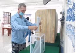 Russian citizens in Khanh Hoa vote in legislative elections amid COVID-19