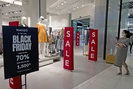 Year-end shopping season begins