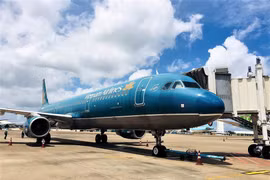 Vietnam Airlines operates seven flights on first day of domestic flight resumption