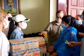 Gifts sent to Vietnamese Cambodians in Preah Sihanouk