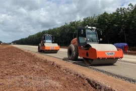 Transport ministry urges COVID-19 vaccination support at key traffic projects in southern region