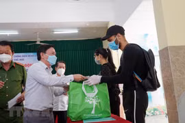 Gifts presented to foreigners in HCM City