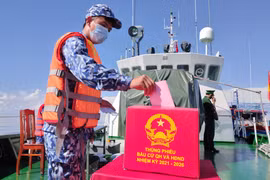 Early voting held for soldiers on duty at sea (Photo: VNA)