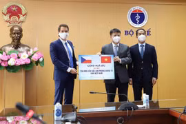 ​Vietnam receives over 250,000 doses of COVID-19 vaccines from Czech Republic