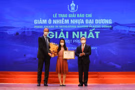 Award promotes press circle’s role in mitigating marine plastic debris