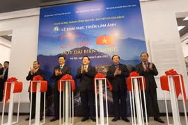 Photo exhibition on Vietnam’s border areas opens in Hanoi