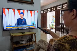 Indonesian President urges economic restructuring