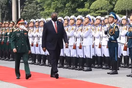 US Secretary of Defence pays official visit to Vietnam
