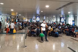 Vietnam Airlines asks passengers to fill in compulsory health declaration 