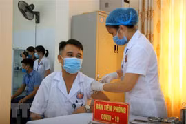 PM: Vietnam not allowed to ease guard against COVID-19