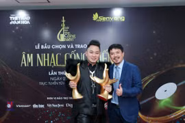 Singer Tung Duong dominates 2021 Devotion Music Awards