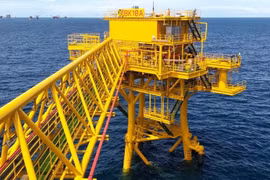 Vietsovpetro welcomes first oil flow from BK-18A and BK-19 oil rigs