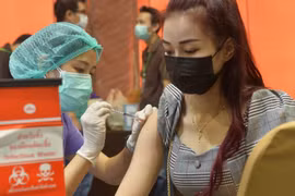 Thailand logs new daily record of COVID-19 deaths, Laos sees fewer new infections