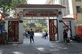 Students in Hanoi's orange zones return to online learning from Dec. 20