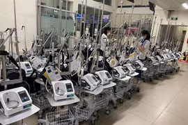 VPBank hands over more than 1,000 ventilators to pandemic-hit southern region
