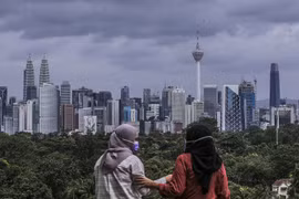 Malaysia spends over 80 bln USD to revive economy