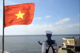 Organisations, agencies in Hanoi donate 12 billion VND to fund for sea, islands