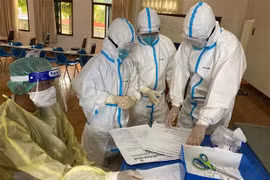 Vietnamese military medical experts help Laos fight COVID-19