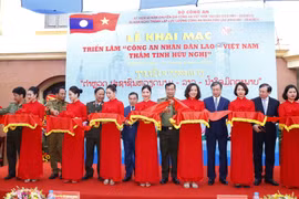Exhibition spotlights friendship of Vietnamese, Lao public security forces