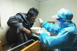 Adrift Filipino fishermen saved by Vietnamese authority and islanders