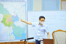 HCM City on right track in COVID-19 fight: official