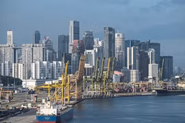 Singapore economy shrinks by 5.8 pct last year 