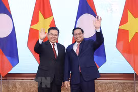 Vietnam ready to assist Laos in fight against COVID-19: PM