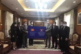 Lao people support Vietnam’s COVID-19 fight