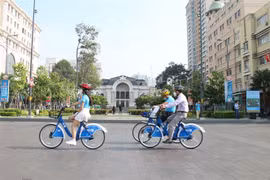 HCM City pilots bicycle-sharing service in central area